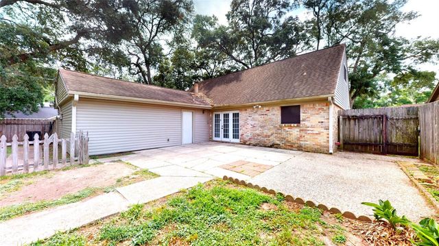 5221 Cottonwood Circle, Dickinson, TX 77539