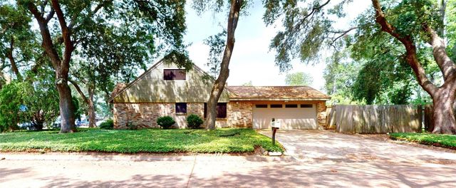 5221 Cottonwood Circle, Dickinson, TX 77539