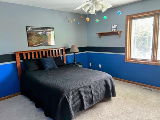 2517 Fox River CIRCLE, Waukesha, WI 53189