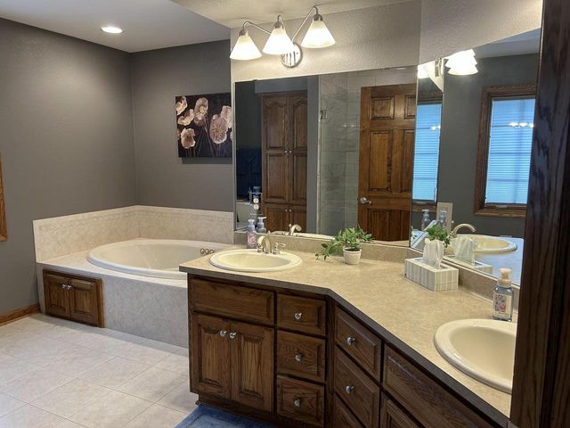2517 Fox River CIRCLE, Waukesha, WI 53189