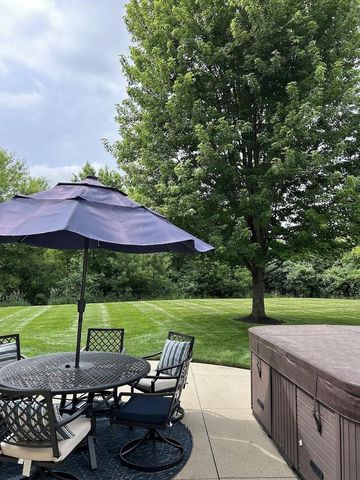 2517 Fox River CIRCLE, Waukesha, WI 53189
