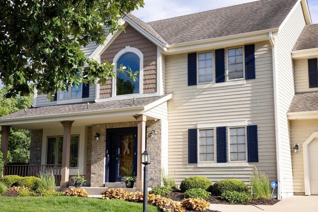 2517 Fox River CIRCLE, Waukesha, WI 53189