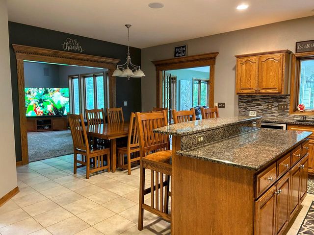 2517 Fox River CIRCLE, Waukesha, WI 53189