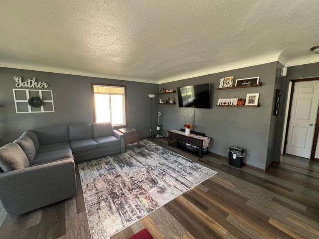 206 15th Street N, Moorhead, MN 56560