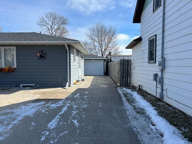 206 15th Street N, Moorhead, MN 56560