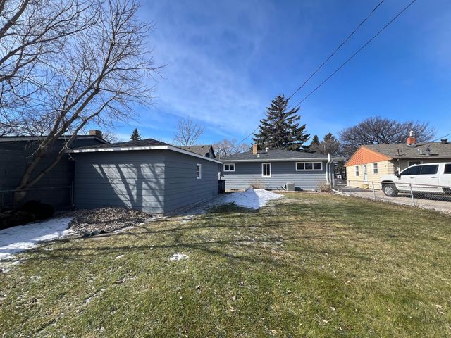 206 15th Street N, Moorhead, MN 56560