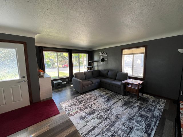 206 15th Street N, Moorhead, MN 56560