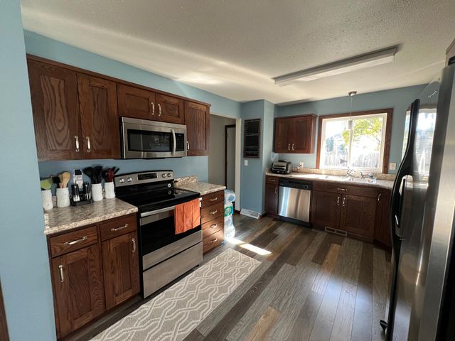 206 15th Street N, Moorhead, MN 56560