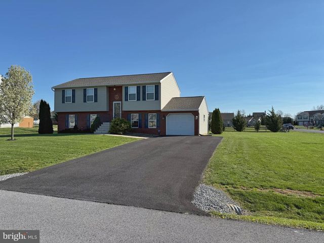 852 BRISTOL DR, Greencastle, PA 17225