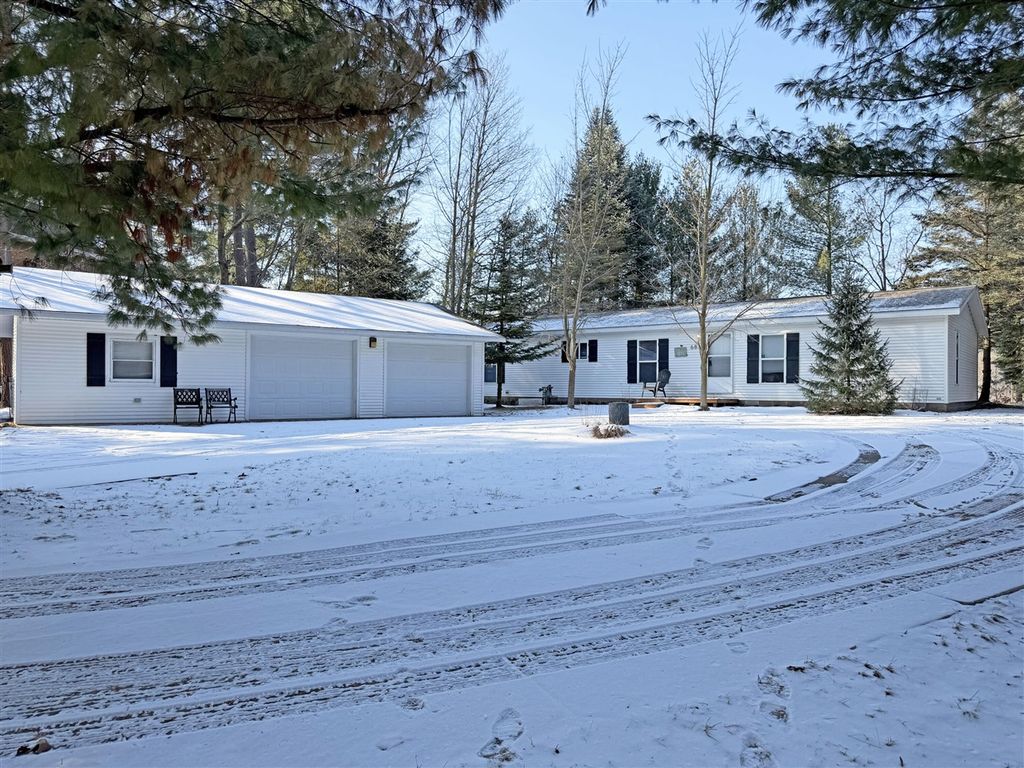 6830 E Carrigan Drive, Newaygo, MI 49337