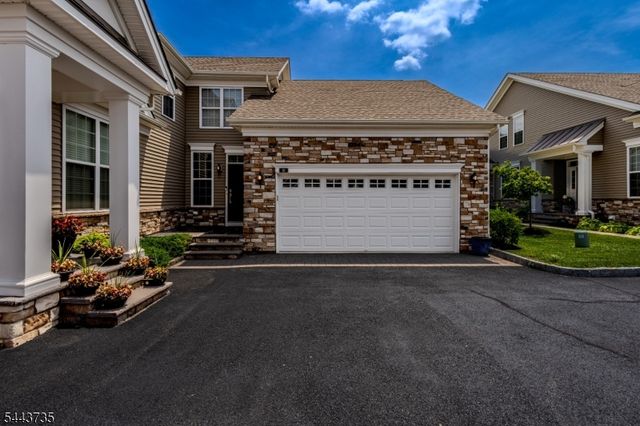 96 Van Cleef Dr, Readington Twp., NJ 08889