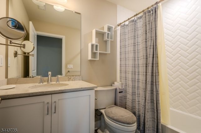 96 Van Cleef Dr, Readington Twp., NJ 08889