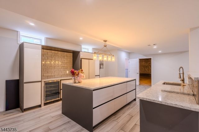 96 Van Cleef Dr, Readington Twp., NJ 08889