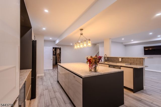 96 Van Cleef Dr, Readington Twp., NJ 08889