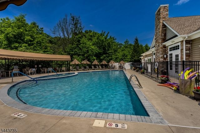 96 Van Cleef Dr, Readington Twp., NJ 08889