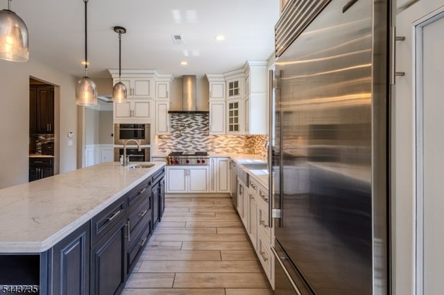 96 Van Cleef Dr, Readington Twp., NJ 08889
