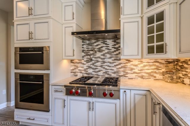 96 Van Cleef Dr, Readington Twp., NJ 08889