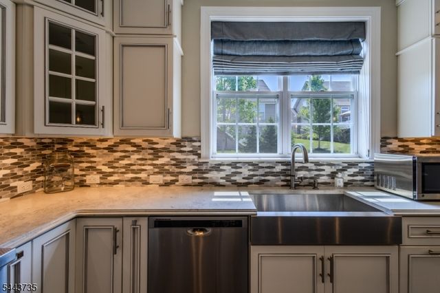 96 Van Cleef Dr, Readington Twp., NJ 08889