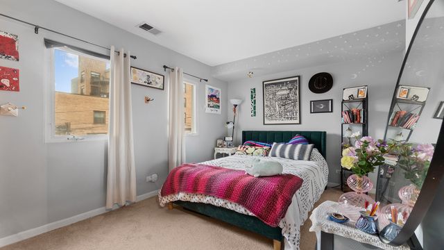 2524 W Bloomingdale Avenue B, Chicago, IL 60647