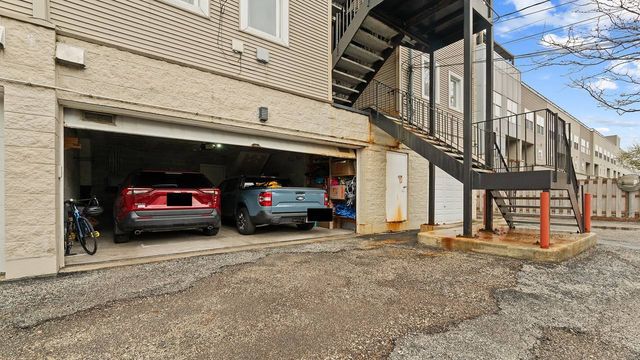 2524 W Bloomingdale Avenue B, Chicago, IL 60647