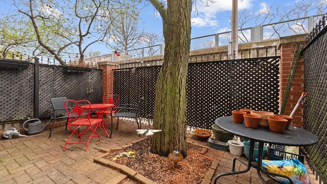 2524 W Bloomingdale Avenue B, Chicago, IL 60647