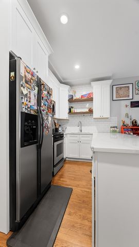 2524 W Bloomingdale Avenue B, Chicago, IL 60647