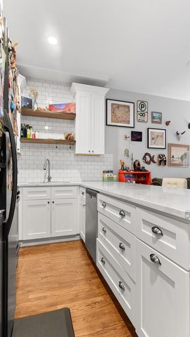 2524 W Bloomingdale Avenue B, Chicago, IL 60647