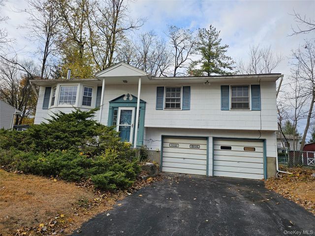 8 Mockingbird Lane, Poughkeepsie, NY 12601