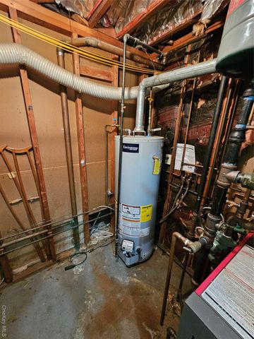 8 Mockingbird Lane, Poughkeepsie, NY 12601