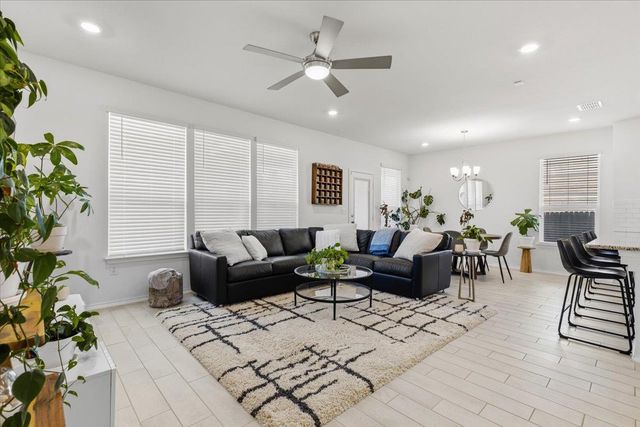 6909 Daniel Ranch DR, Austin, TX 78744