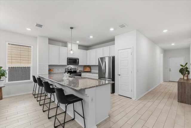 6909 Daniel Ranch DR, Austin, TX 78744