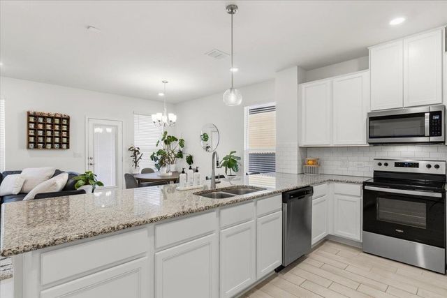 6909 Daniel Ranch DR, Austin, TX 78744