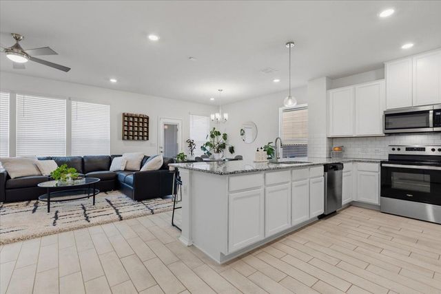 6909 Daniel Ranch DR, Austin, TX 78744