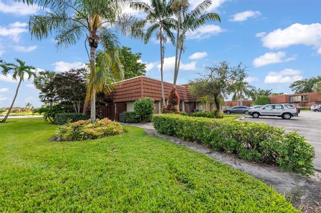 11927 SW 13th Court -, Davie, FL 33325