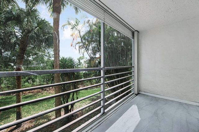 4640 Lucerne Lakes Boulevard 206, Lake Worth, FL 33467