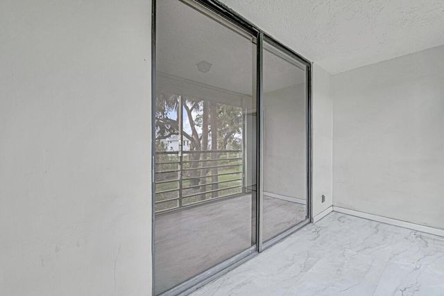 4640 Lucerne Lakes Boulevard 206, Lake Worth, FL 33467