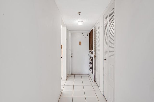 4640 Lucerne Lakes Boulevard 206, Lake Worth, FL 33467