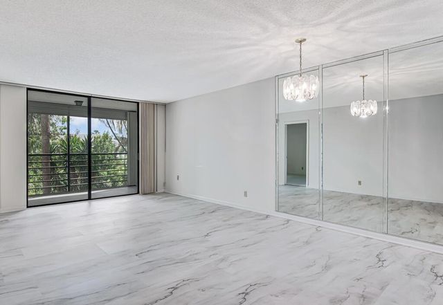 4640 Lucerne Lakes Boulevard 206, Lake Worth, FL 33467