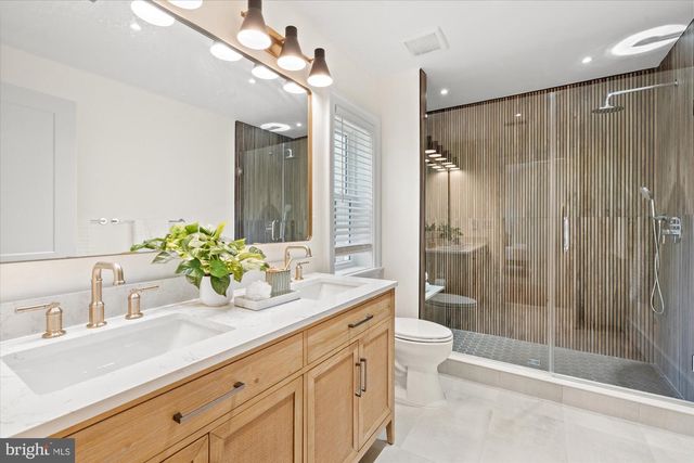 26 W CHAPMAN ST, Alexandria, VA 22301