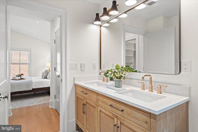 26 W CHAPMAN ST, Alexandria, VA 22301