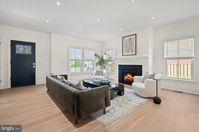 26 W CHAPMAN ST, Alexandria, VA 22301