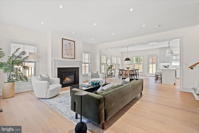 26 W CHAPMAN ST, Alexandria, VA 22301