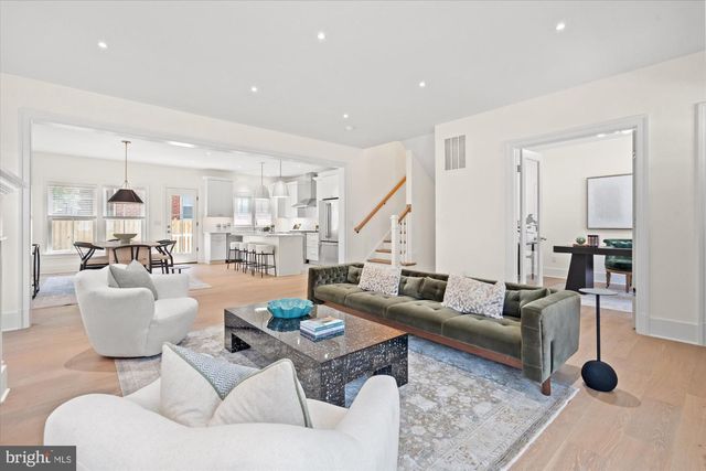 26 W CHAPMAN ST, Alexandria, VA 22301