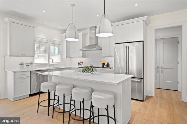 26 W CHAPMAN ST, Alexandria, VA 22301