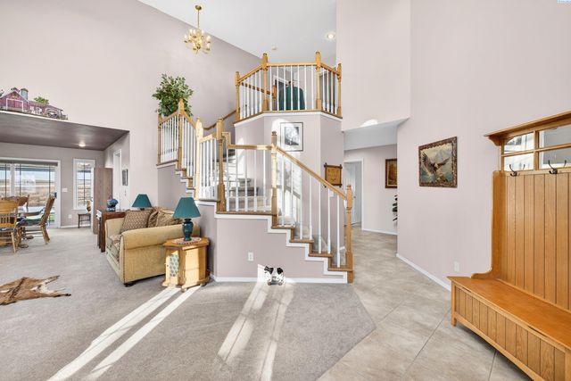 39 Paradise Dr, Burbank, WA 99323