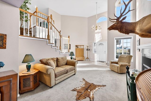 39 Paradise Dr, Burbank, WA 99323