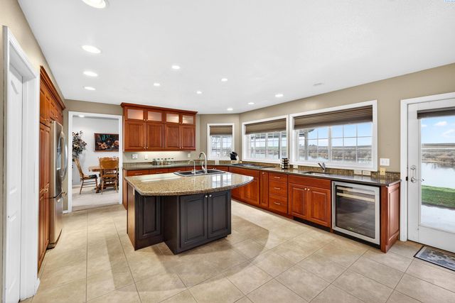 39 Paradise Dr, Burbank, WA 99323