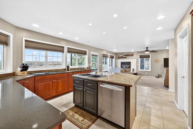 39 Paradise Dr, Burbank, WA 99323