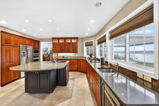 39 Paradise Dr, Burbank, WA 99323