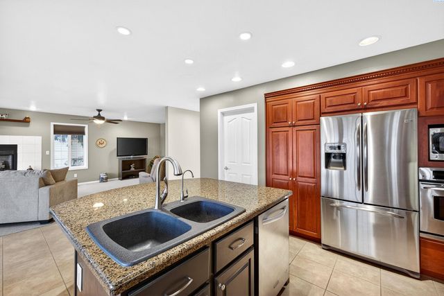 39 Paradise Dr, Burbank, WA 99323